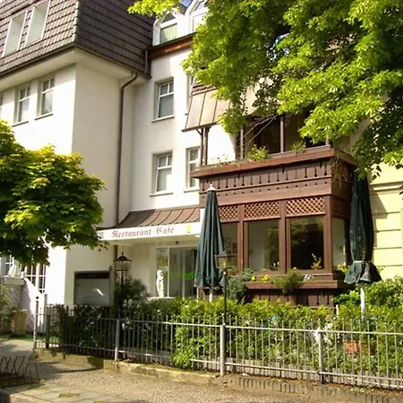 Отель Ambassador